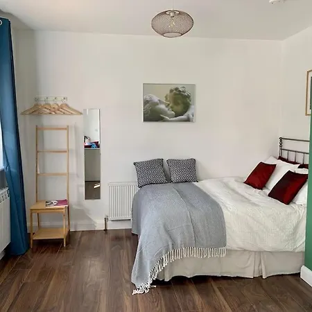 Дом отдыха Cosy Set In Nature With Stove *